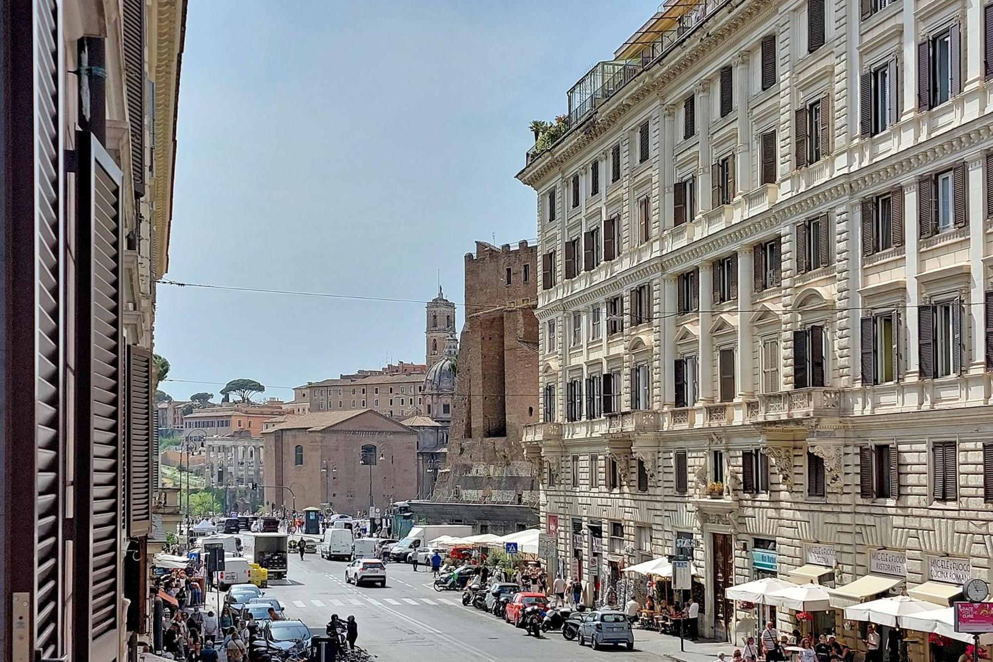 Ych-Colorful And Classy Apartment Near Fori Imperiali Řím Exteriér fotografie